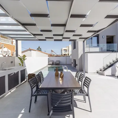 Aelia - With Private Pool & Sauna Vila